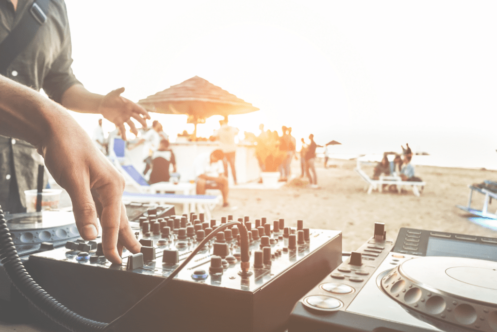 Beach DJ - WINTER